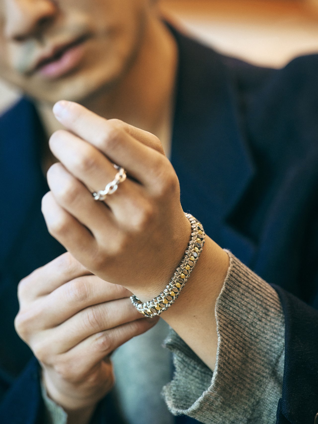 オシャレな人が買ってよかった〈Sara Finchley〉のブレスレットの着用カット