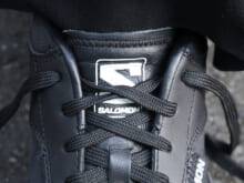 最強の黒スニーカー「サロモン×コム デ ギャルソン」はオールブラックコーデで。【おしゃれな人はメジャーブランドの愛用スニーカーをどう履く？Vol.138】