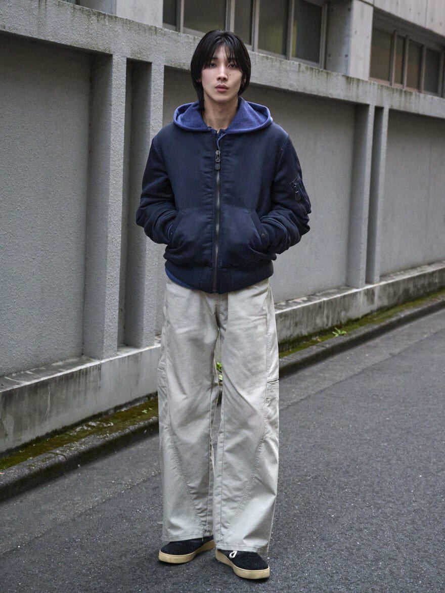 [四坂 亮翔] 「コモリ」のMA-1と「ザラ」のパンツでストリートスタイルをシックに着こなす！【メンズノンノモデルの私服スナップ】