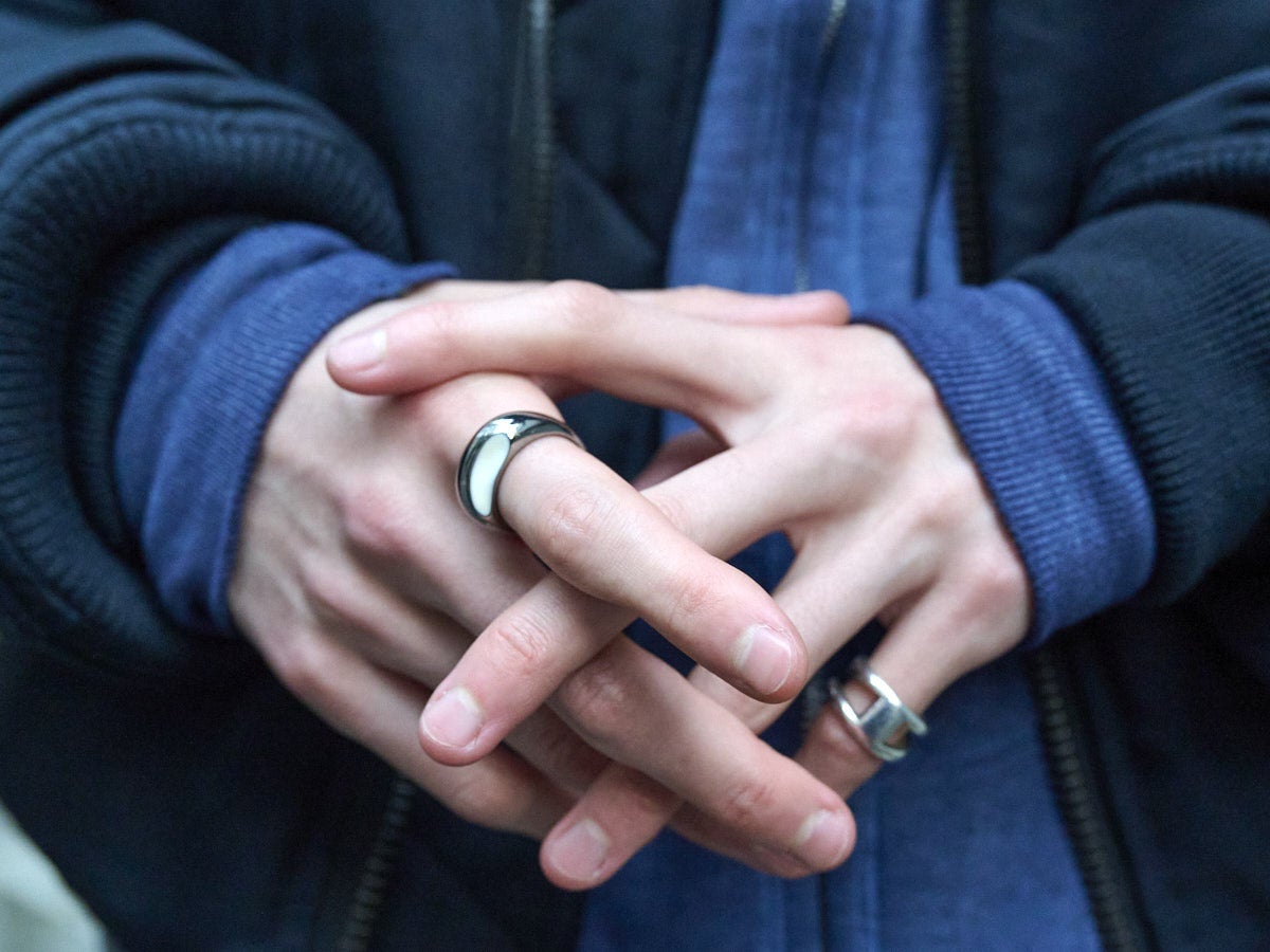 四坂亮翔の冬私服コーディネート_ジュエリー寄り