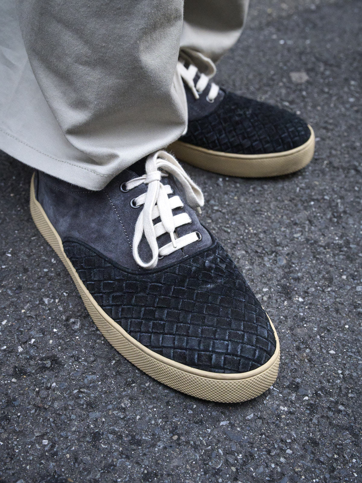 四坂亮翔の冬私服コーディネート_ボッテガヴェネタのスニーカーボディ部分