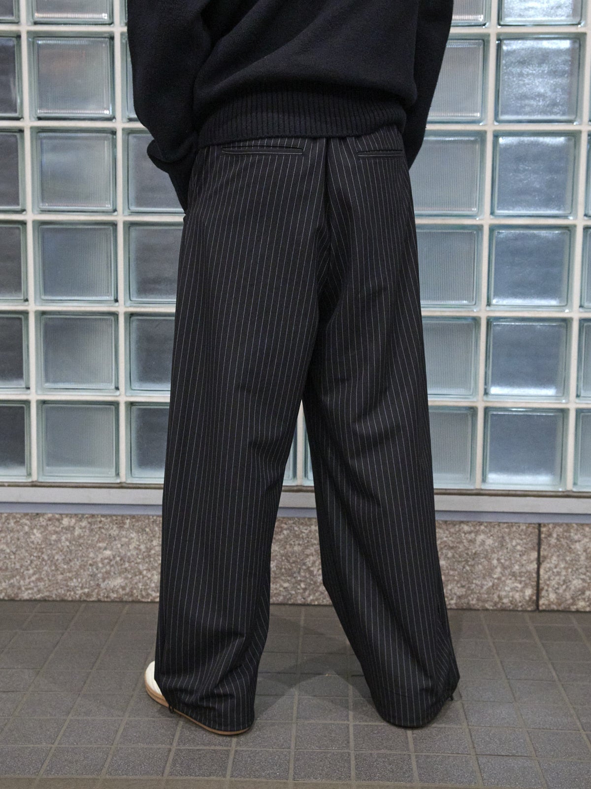 髙橋紅輝の冬私服コーディネート＿ルイスのパンツバックスタイル