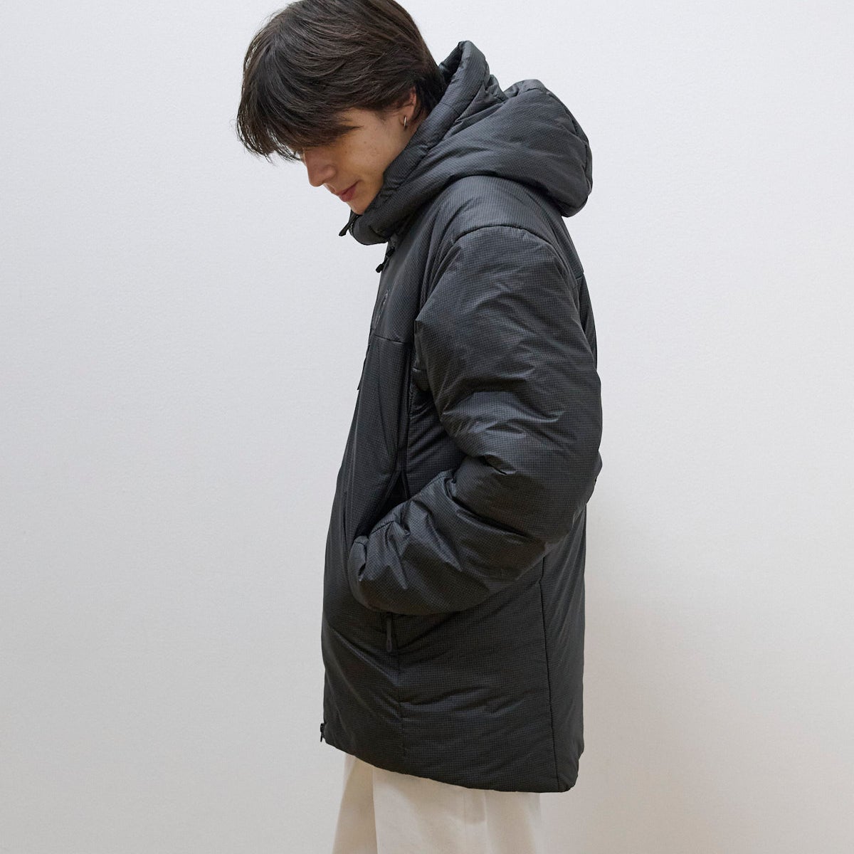 アークテリクスの中綿ジャケット／ニュークレイ SV パーカ メンズを試着＆本音レビューのサイド