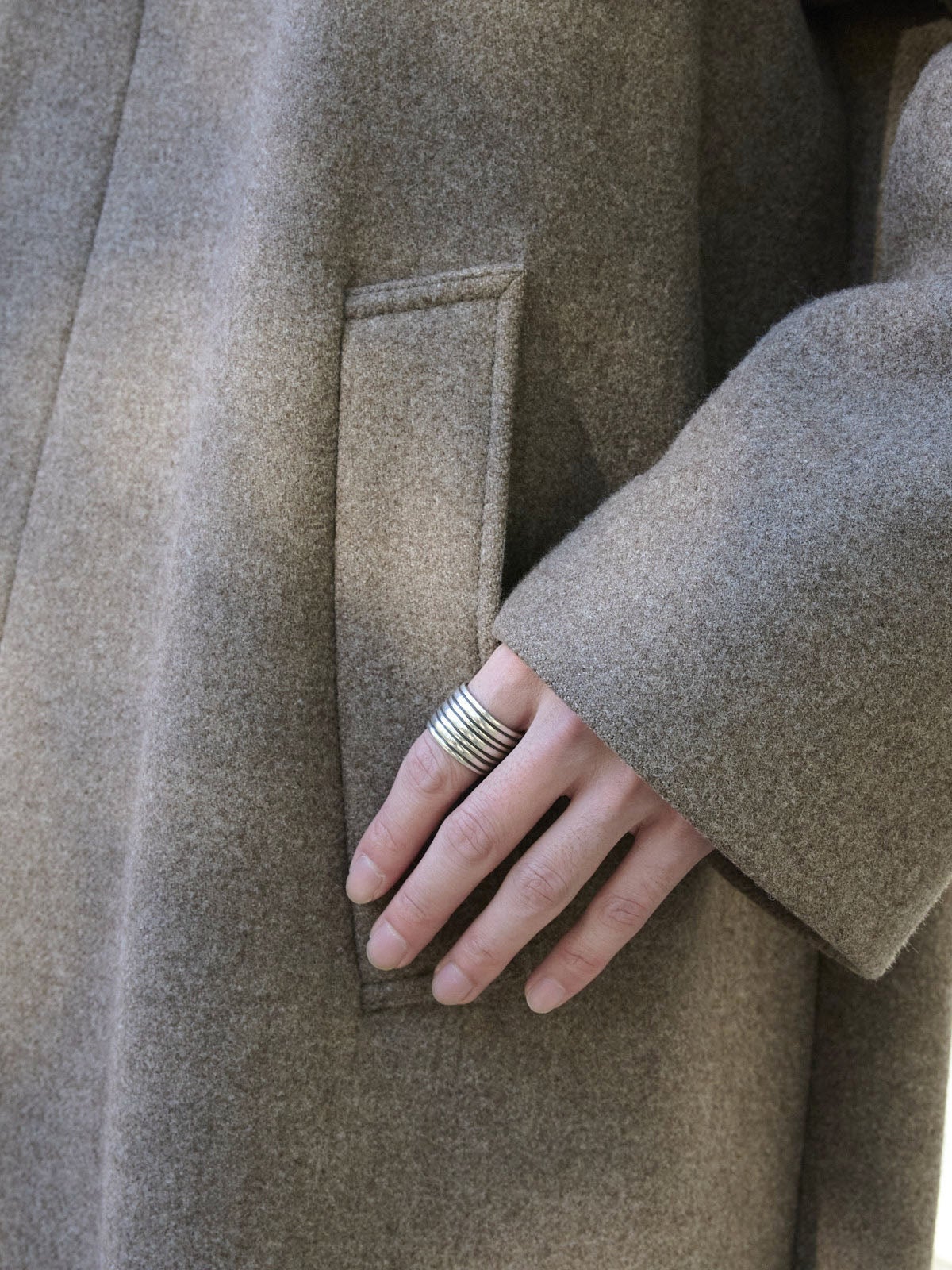 ヘリルのコートのポケット