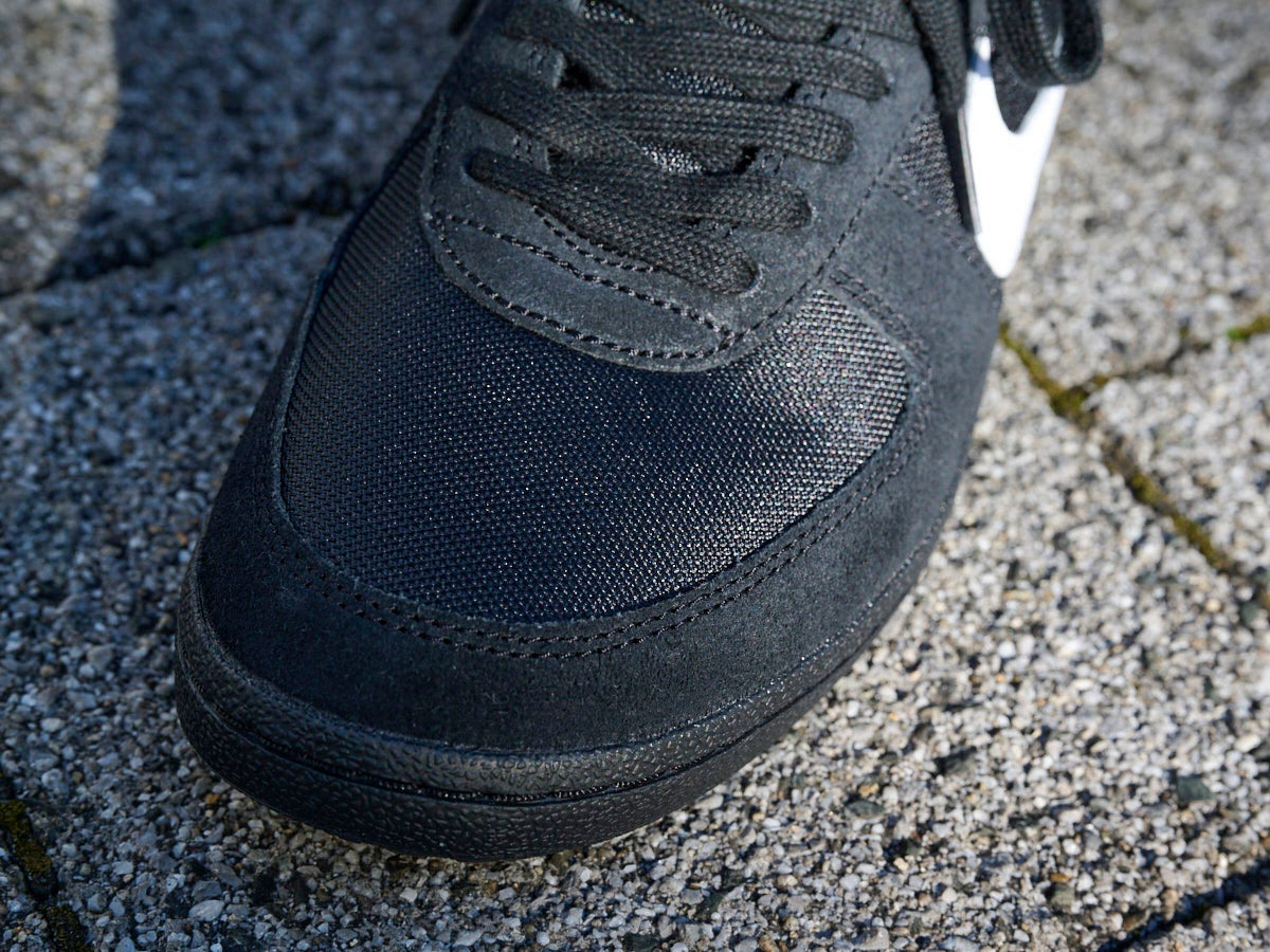 ナイキの黒スニーカー「フィールド ジェネラル"Ref"」のトゥ