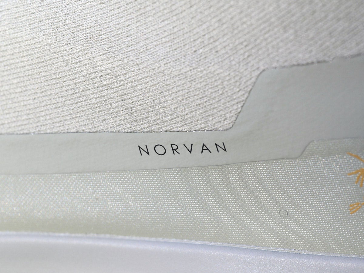 アークテリクスのスニーカー「NORVAN 4 NIVALIS MEN」のサイド寄り