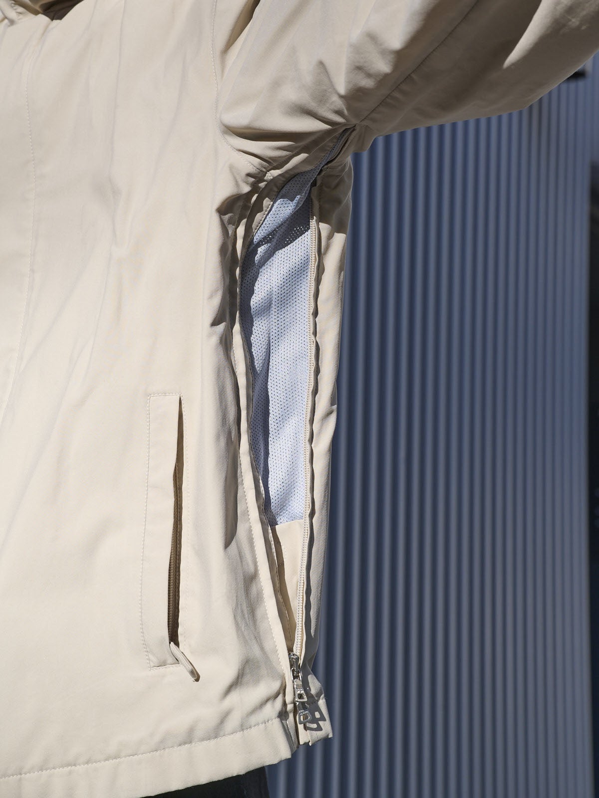 プラダスポーツ、脇下サイドジップ