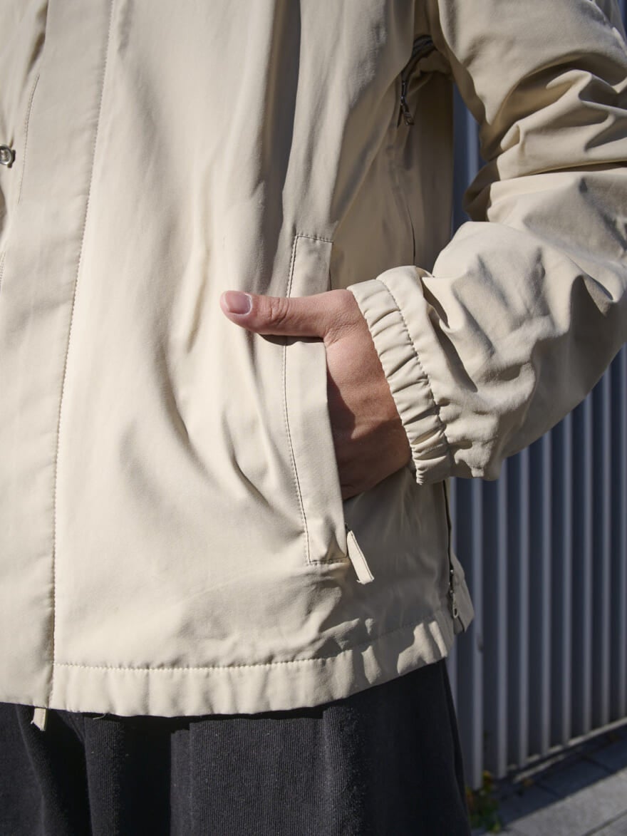 プラダスポーツのアウター、ポケットのディテール