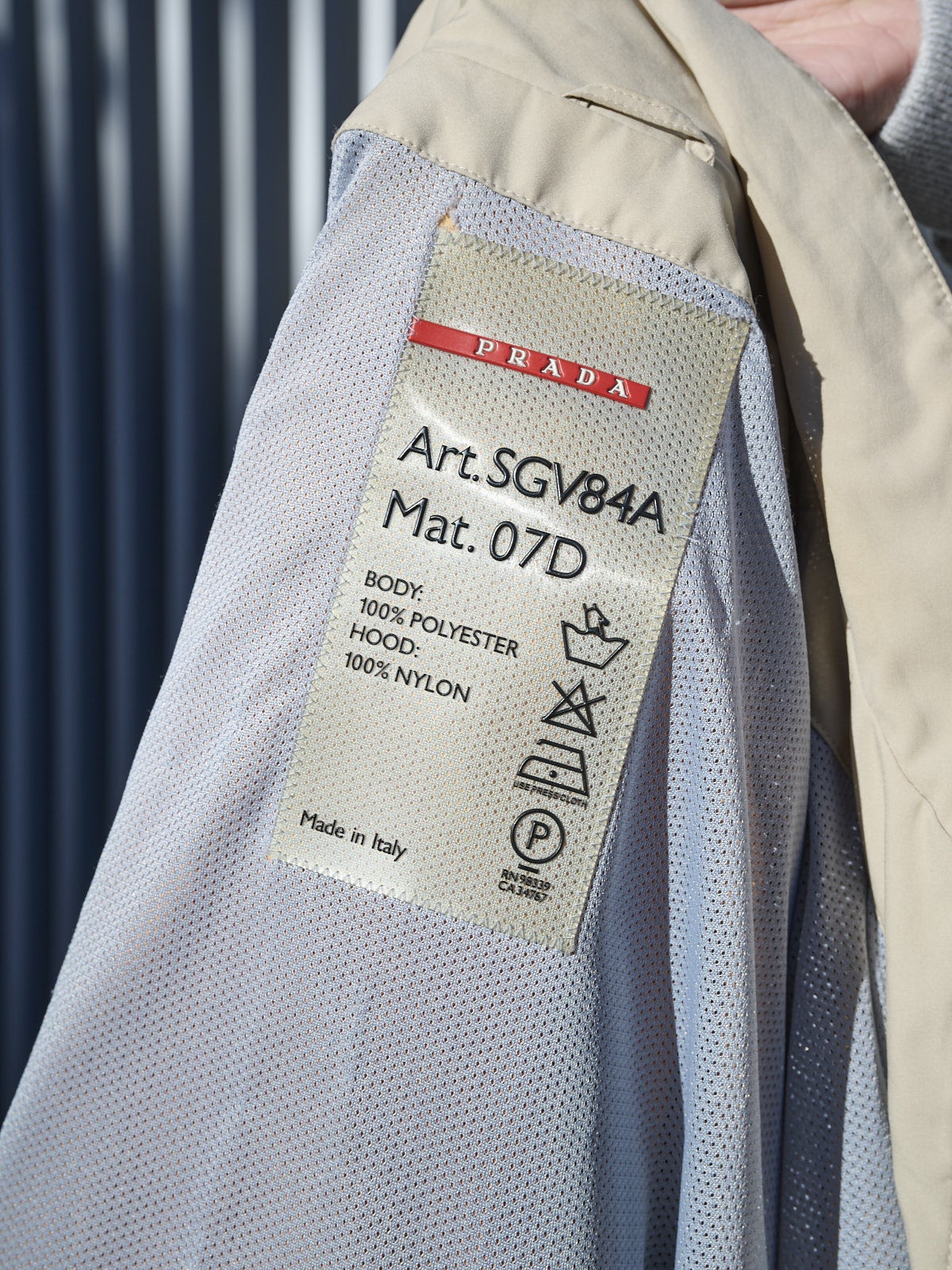 プラダスポーツ、裏地のタグ