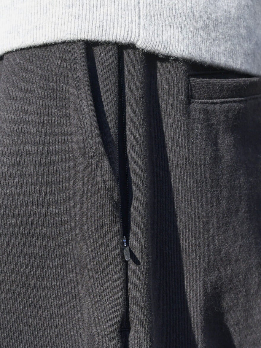 ジ エーのパンツ、ポケットのディテール