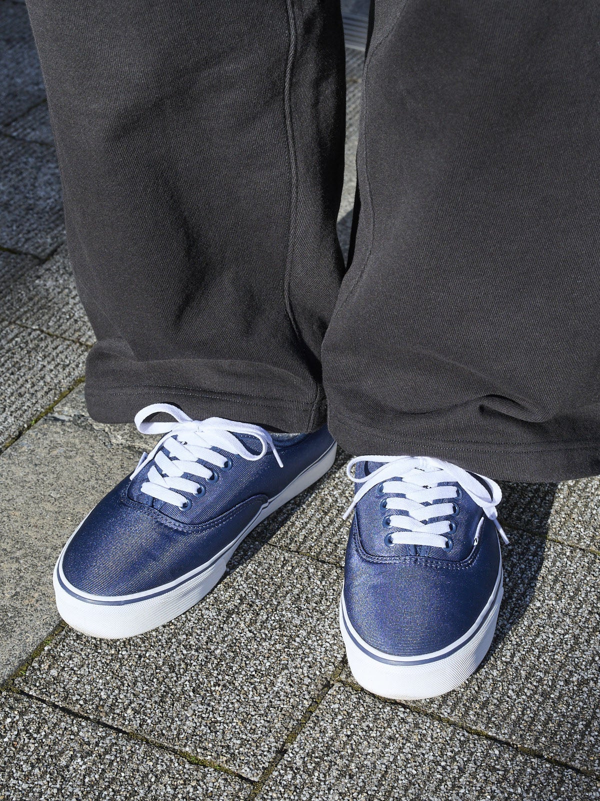 ヴァンズのAuthentic、ジ エーのパンツの裾