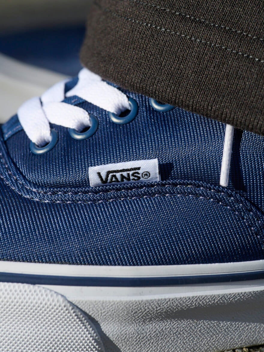 ヴァンズ、Authentic、タグ