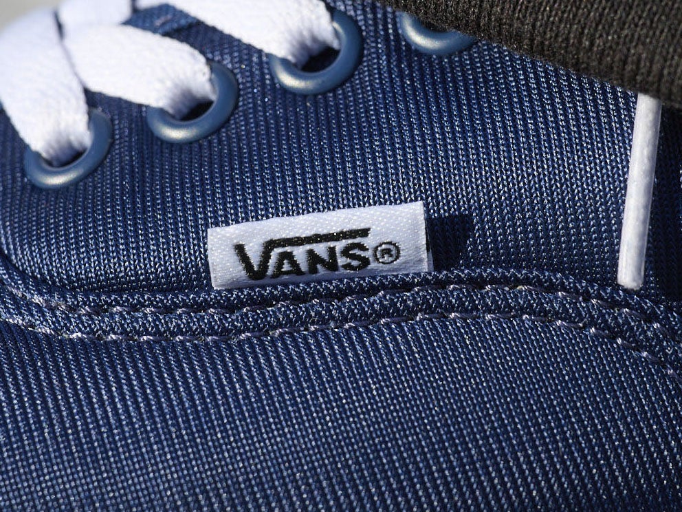 ひと味違う「特別なヴァンズ」の“オーセンティック”はジャージ素材が今っぽい！【人気ショップ＆ブランドスタッフの冬の毎日更新スニーカースナップ／DAY16】