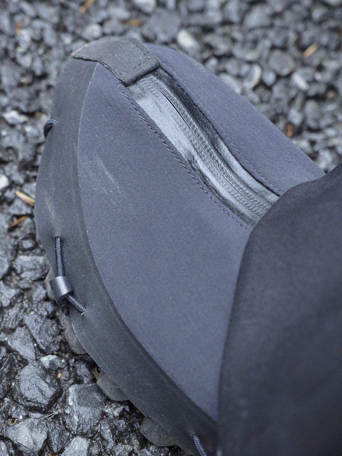 サロモン　スニーカー　アッパー