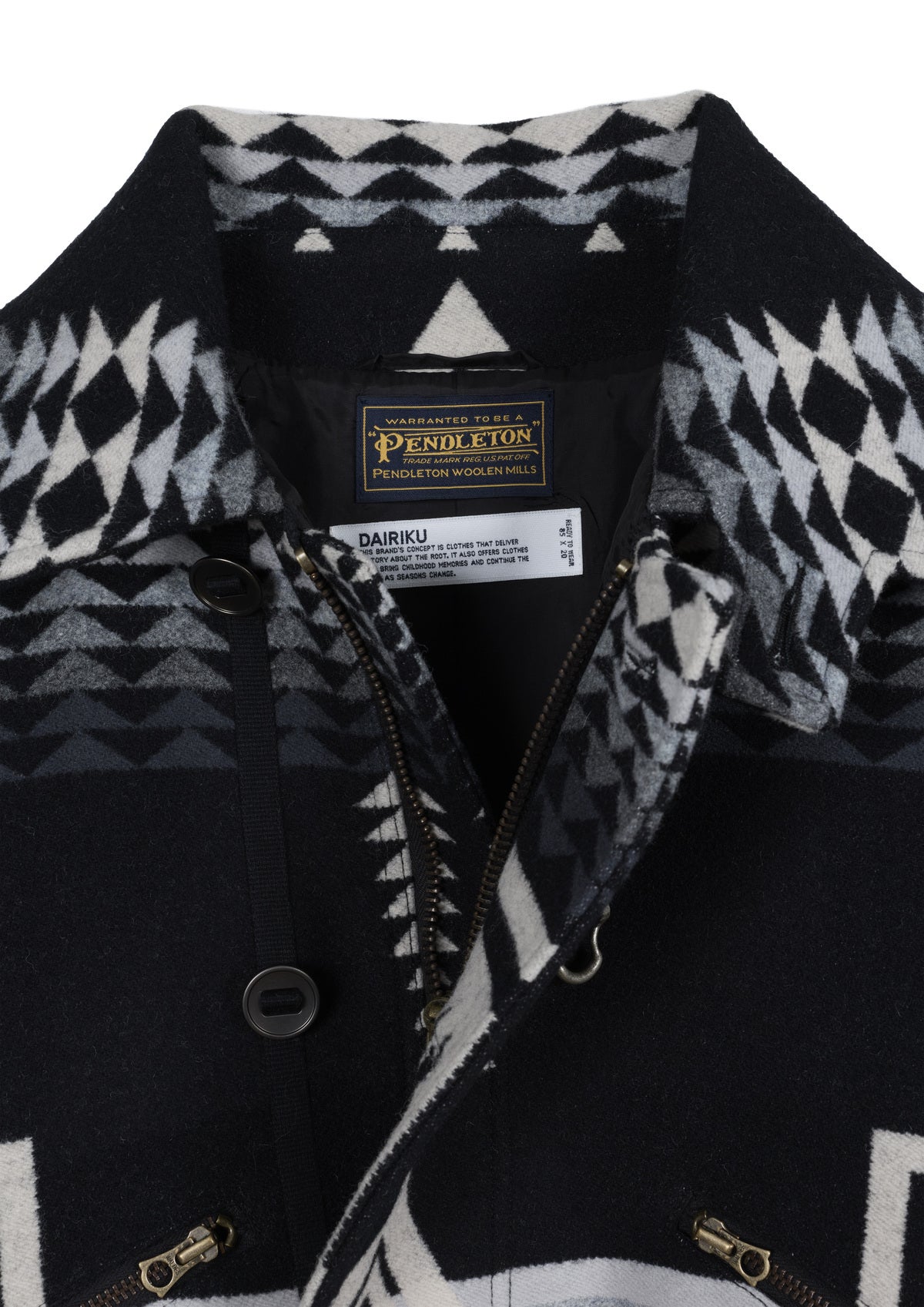 JACQUARD JACKET &yen;165,000　2