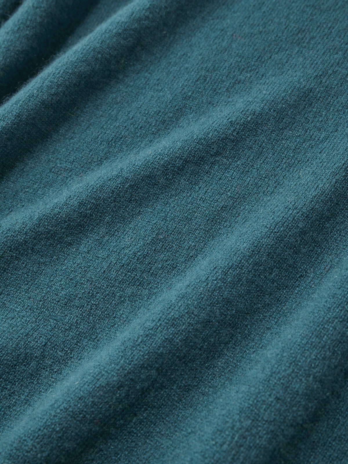 SHIPS、WG CASHMERE CREW NECK blue、素材寄り