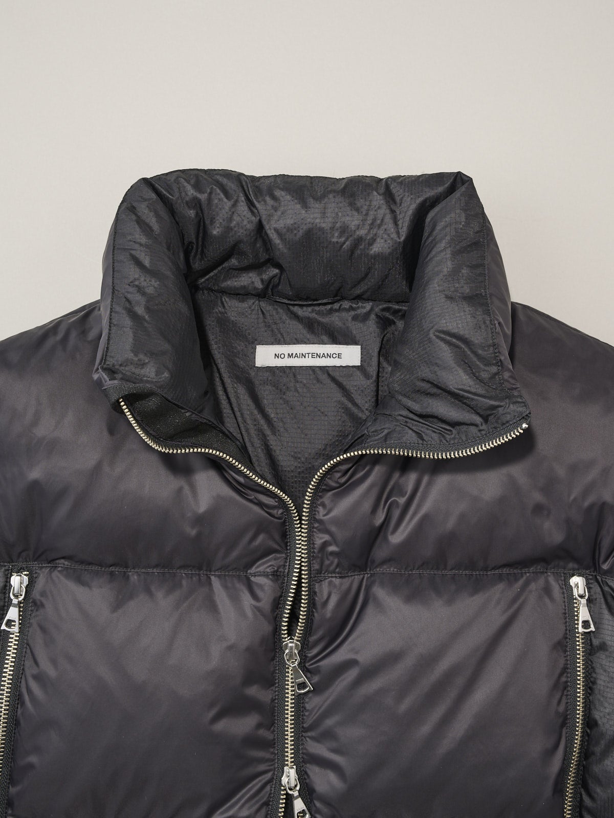 NO MAINTENANCE、4-ZIP PUFFER JACKET、フロントディテール