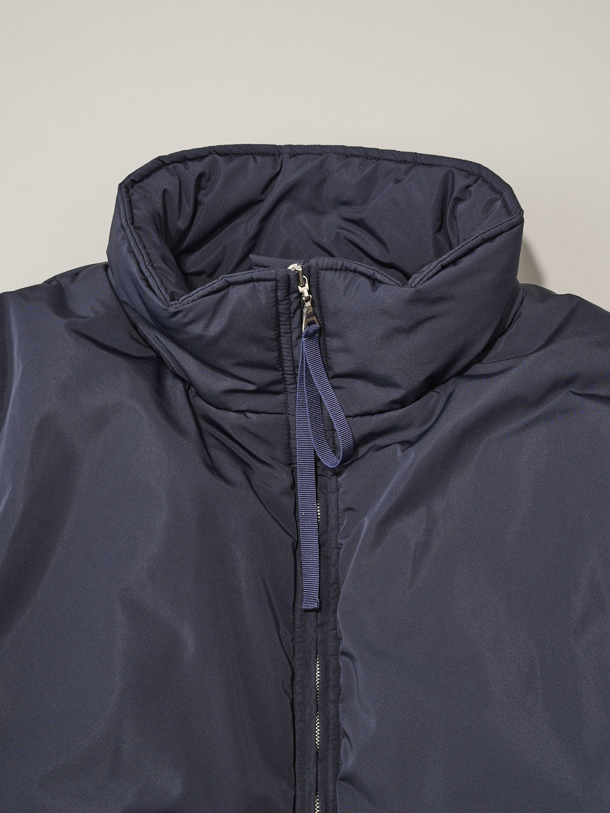 Foundation of view、MIL PUFFER JACKET、フロントディテール