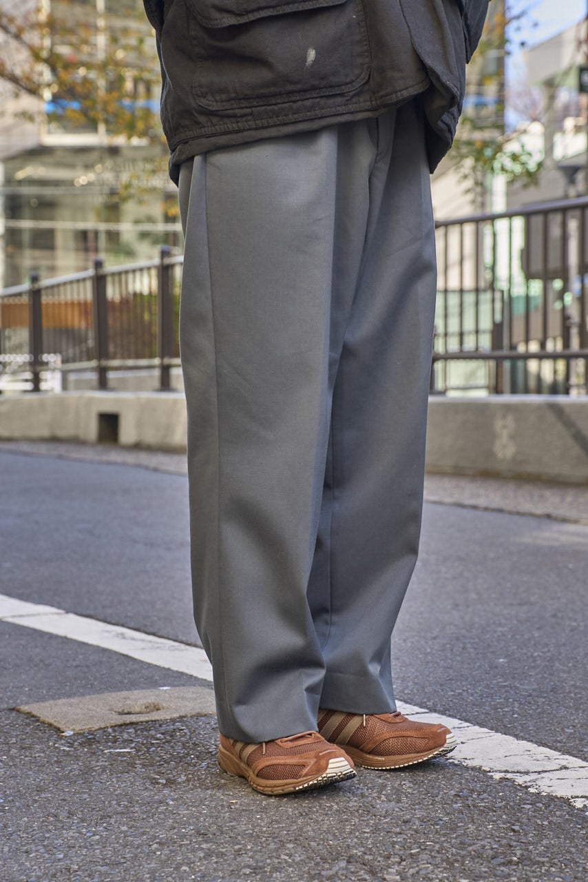 古着のスラックス