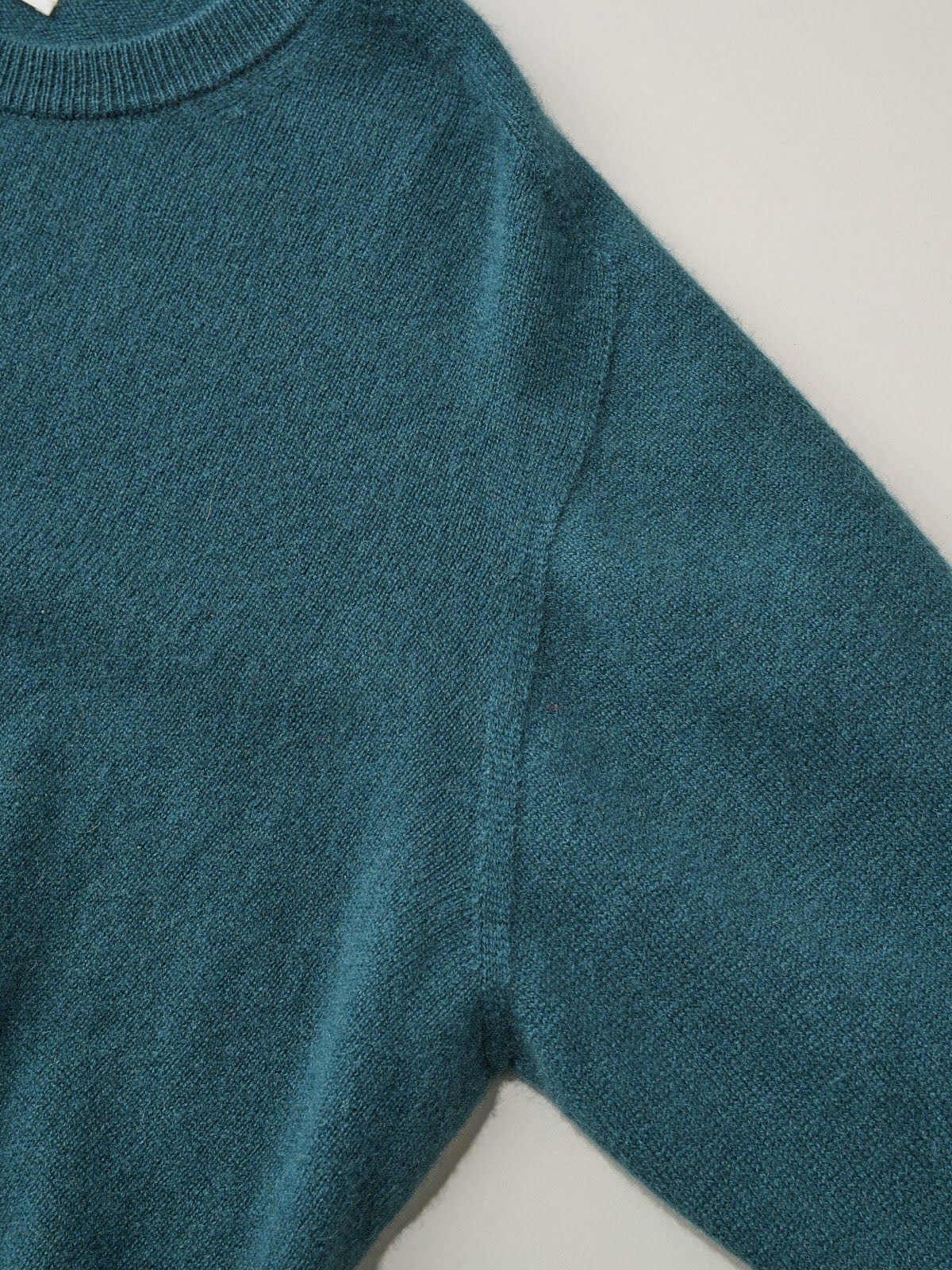 SHIPS、WG CASHMERE CREW NECK blue、袖切替