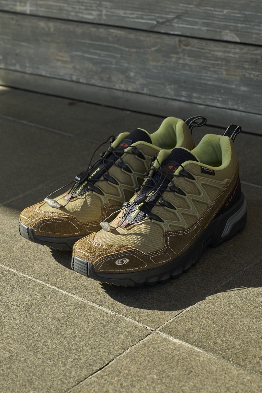 サロモンのスニーカー　