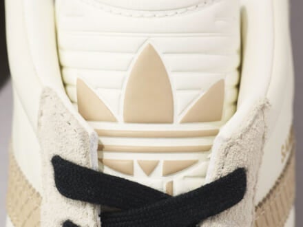「アディダス」で完売前に買うべき“最強白スニーカー”３選！進化系サンバから古着好きにも刺さるクラシックモデルまで！[adidas Originals]