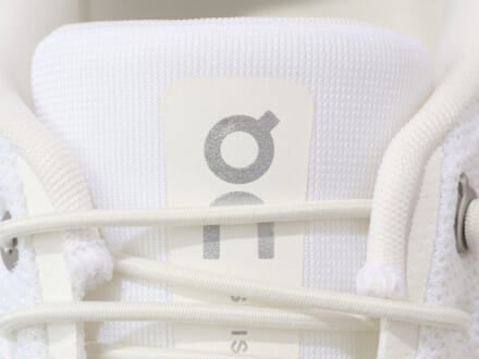 「On(オン)」で完売前に買うべき“最強白スニーカー”3選!最高レベルのクッション性を誇るクラウドティルトからアップデートした名品まで!