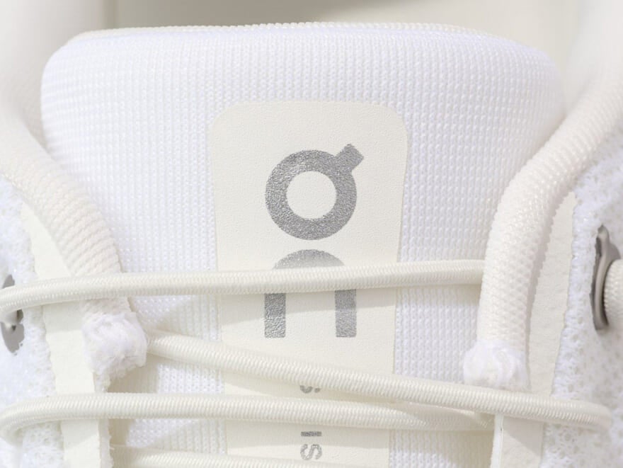 「On(オン)」で完売前に買うべき“最強白スニーカー”3選!最高レベルのクッション性を誇るクラウドティルトからアップデートした名品まで!