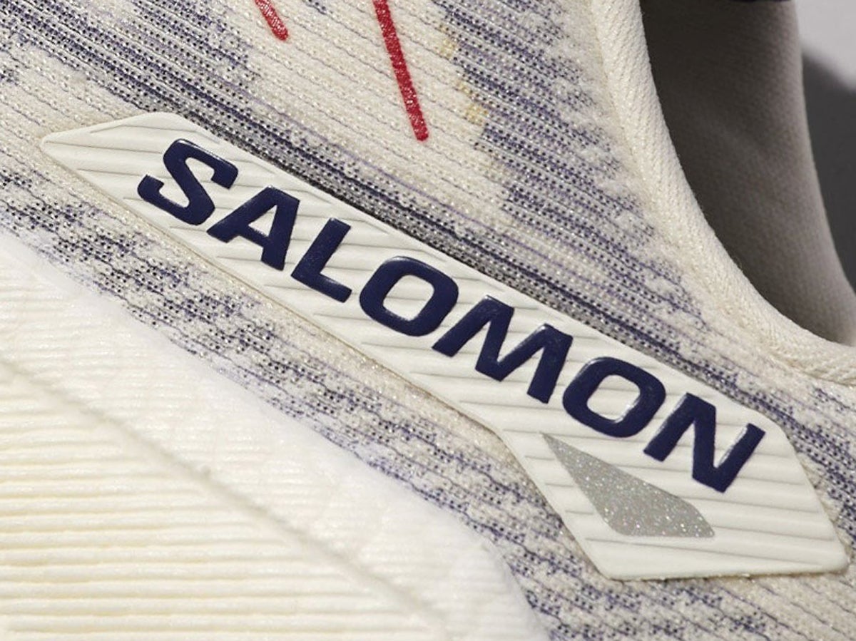 「サロモン」で完売前に買うべき“最強白スニーカー”５選！ １万円台ゴアテックスから定番名品XT-6まで履き心地抜群のグッドデザインを服のプロが激推し！[SALOMON]