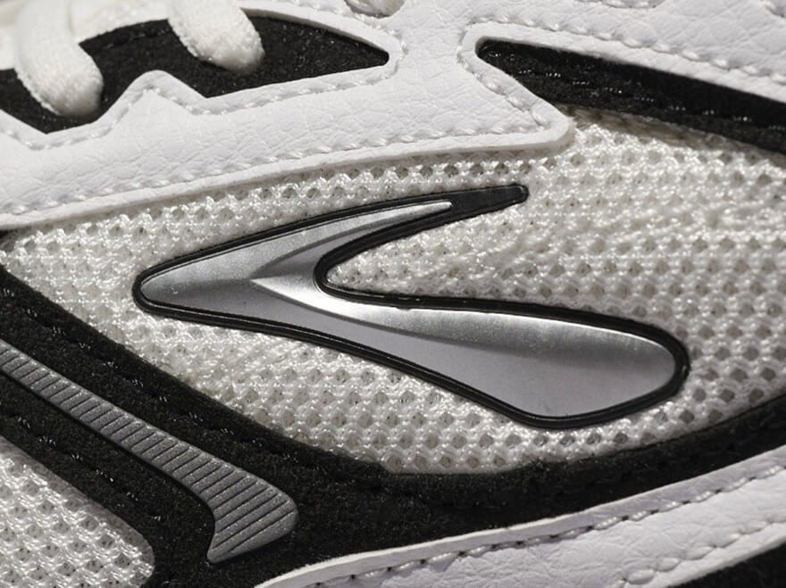 知る人ぞ知る「ブルックス」。まずはこの白スニーカーから抜群の履き心地を！[BROOKS アドレナリン GTS 4]