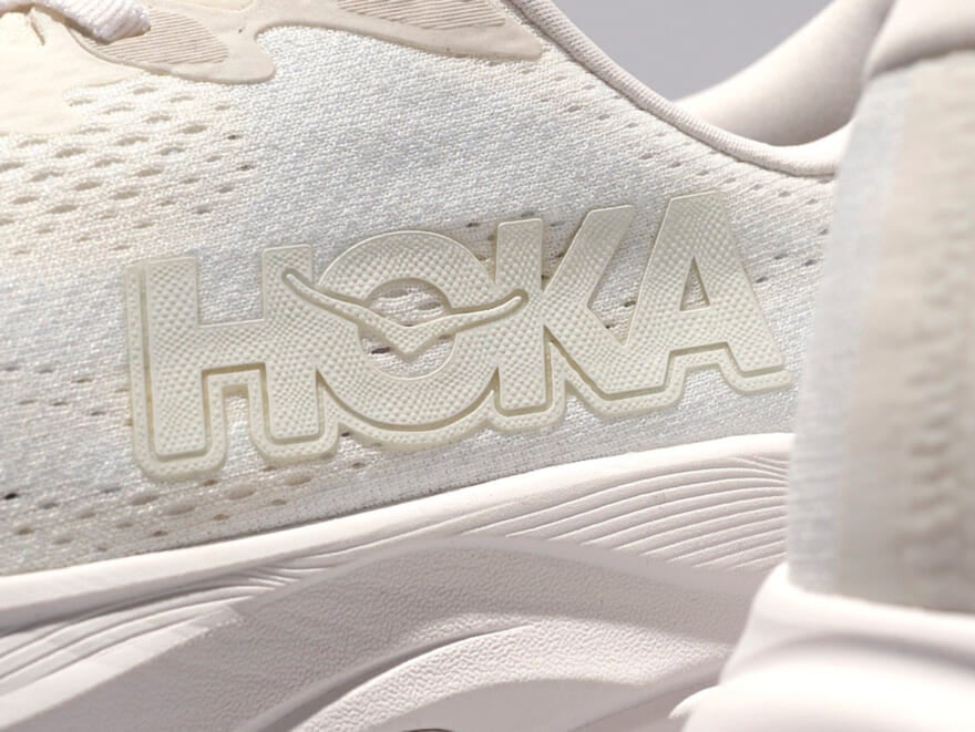 雲のような軽さとクッションはやめられない！「ホカ」の好印象な白スニーカーを１万円台で。[HOKA リンコン 4］