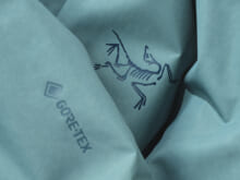 ダウンじゃないのに最強暖かい“大人カラー”な「高機能中綿ジャケット」３選！ 完売コラボ、ゴアテックスなアークテリクス…スッキリ見えて保温性も抜群！