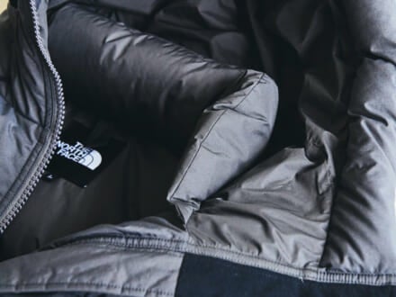 服好きが買った&欲しい!“大人グレー”な「上品ダウン」7選。ダウン見えしないコート、3万円台ゴアテックス、話題コラボ…