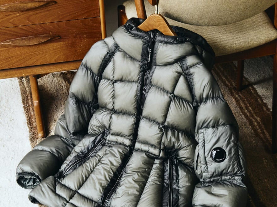 薄い！軽い！最強暖かい！すっきり見えで着膨れない「ライト級ダウン」21選。1万円以下、最強コラボ、パッカブル…年末年始の旅のお供にも！
