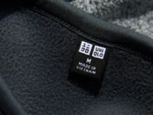 「ユニクロ」のフリースを“高見え”させる着こなしは？ 大人好印象コーデ４選をスタイリストが徹底レクチャー！