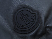 “黒なのに”差がつく「大人ダウン」14選。コム デ ギャルソン、モンクレールからザ・ノース・フェイスのゴアテックスまで冬コーデを格上げするグッドデザインが集結！