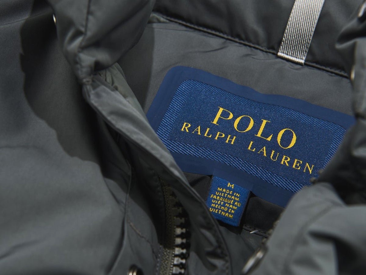 いま買うべき“大人グレー”な「上品ダウン」11選を徹底分析＆試着レビュー。ポロ ラルフ ローレンからタトラス、カナダグース、ナンガなど名門の新作まで！