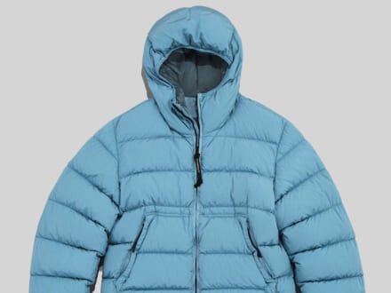 正直、黒ダウンに飽きたなら。街に映える「大人カラーダウン」という選択を。今買うべき最強の9選!