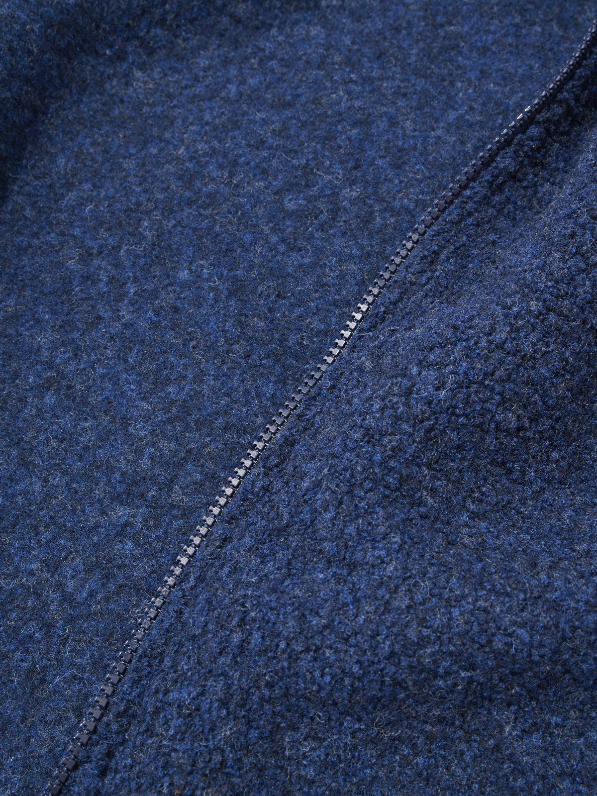 L.L.Bean、All Season Wool Fleece Full-Zip Sweater、素材寄り