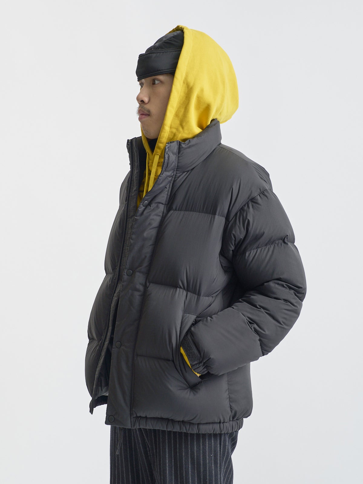 無印良品ダウンスナップ 上半身 サイド