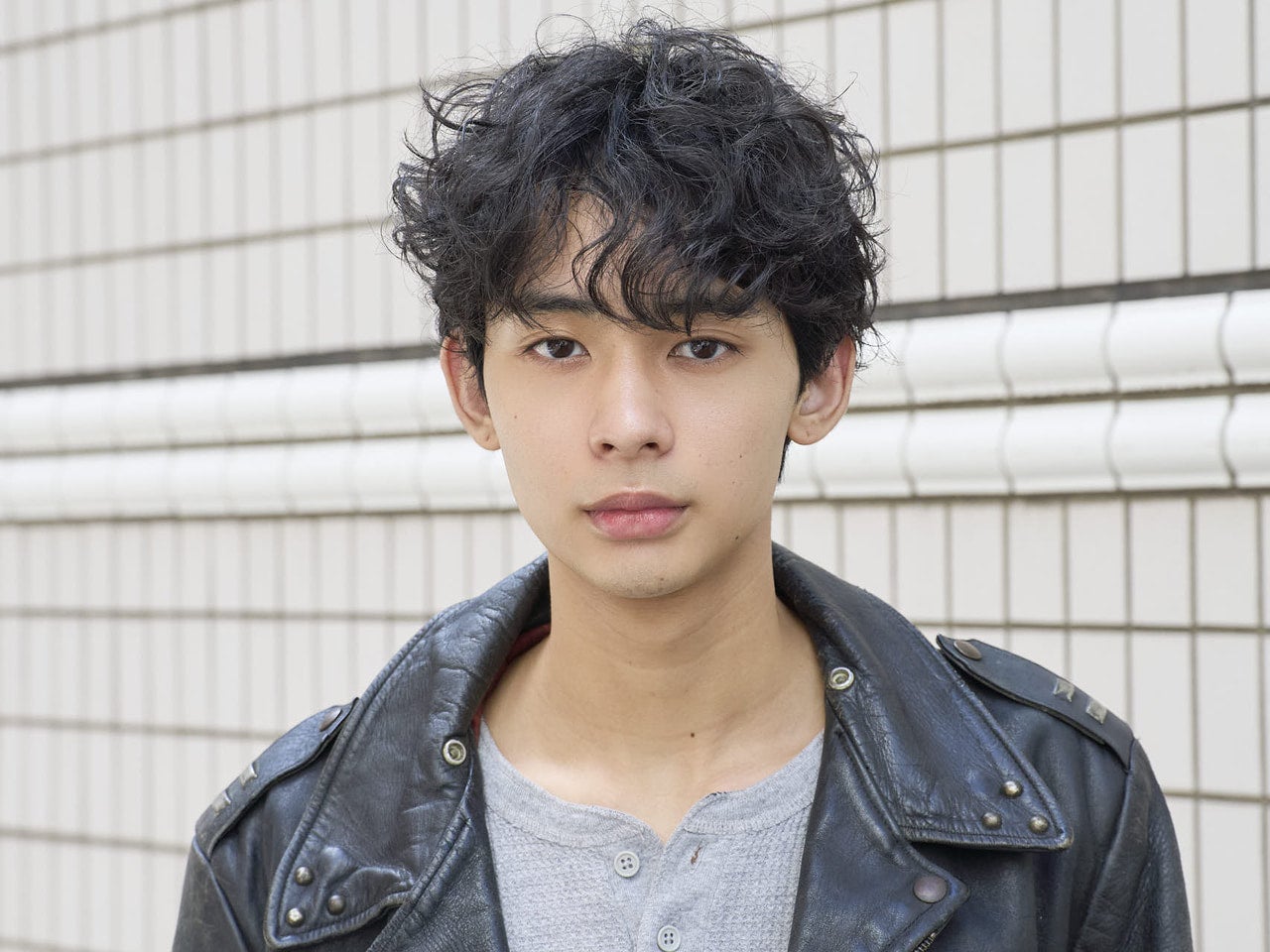 [松井 大奈] いま価値が上がっているレアなヴィンテージのワークパンツで50～60年代のムードを再現！【メンズノンノモデルの私服スナップ】