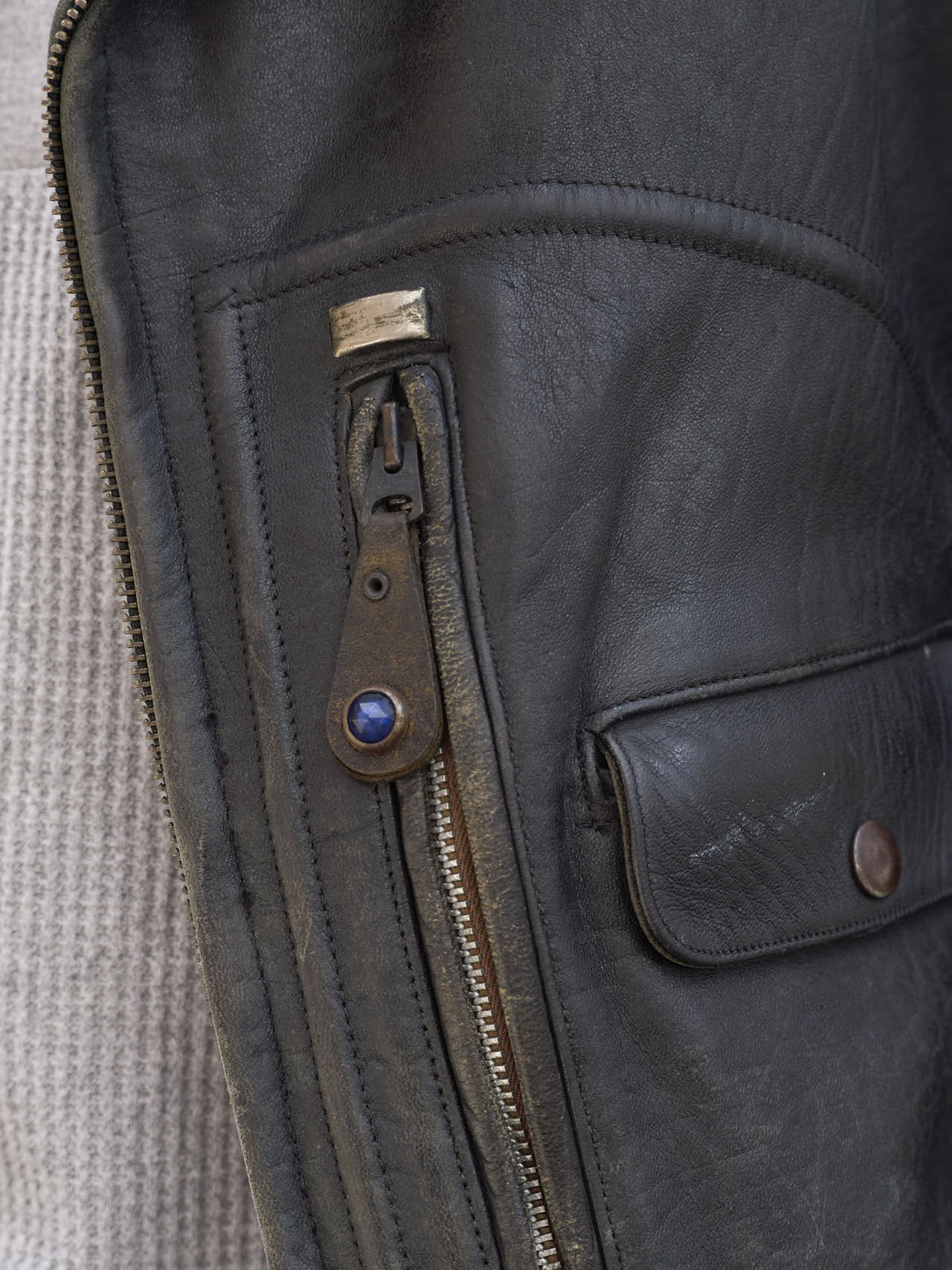 古着のジャケットのジップのディテール