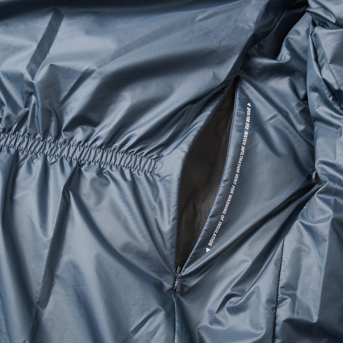 DESCENTE ALLTERRAIN　デサント オルテライン　水沢ダウン“アンカー”　スチールグレーー　正面　　内側