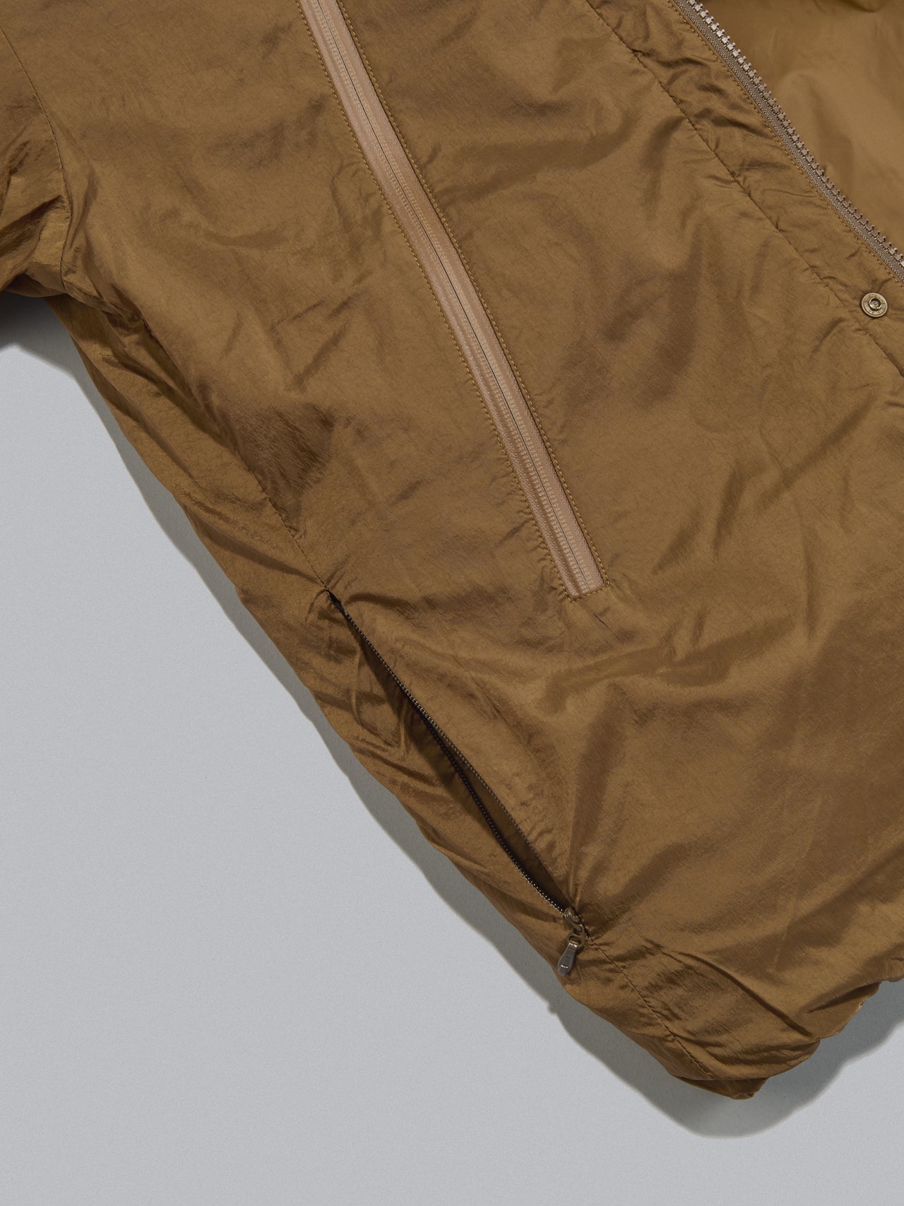 無印良品のダウンジャケットのディテール