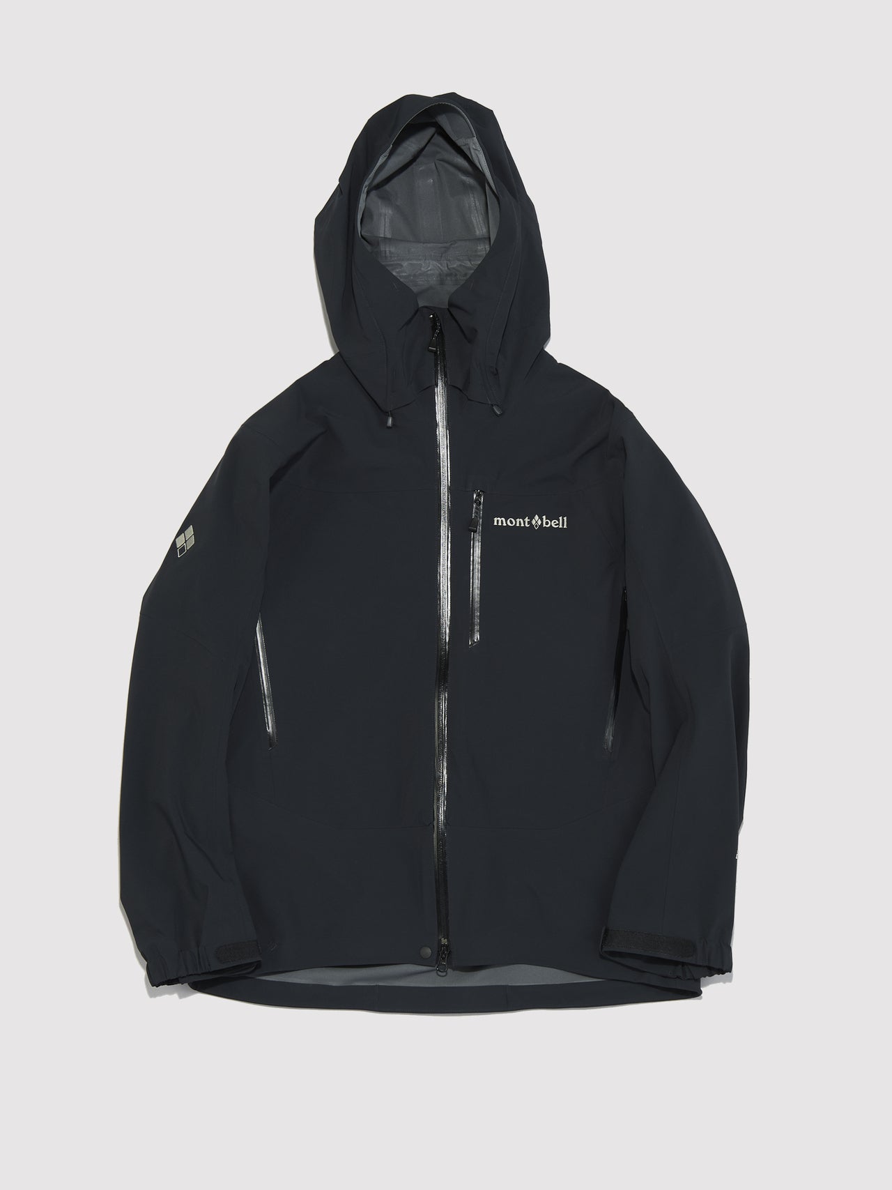 モンベルの黒い新作シェルジャケット/フレネイパーカ