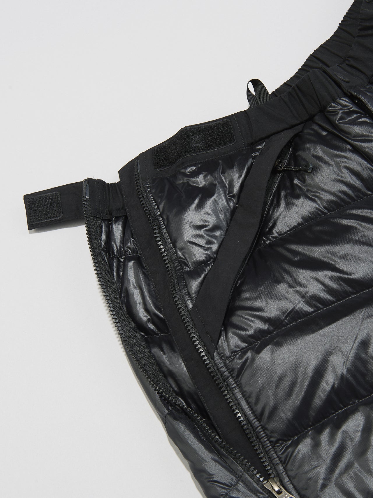 ザ・ノース・フェイスのダウンパンツ/アコンカグアパンツのサイドジップ