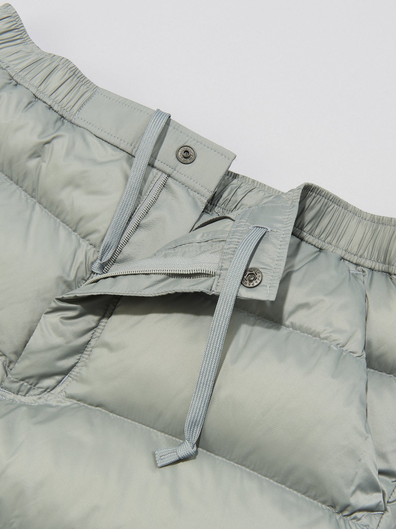 マーモットのダウンパンツ/750FP Able down pantsのフロントジップ