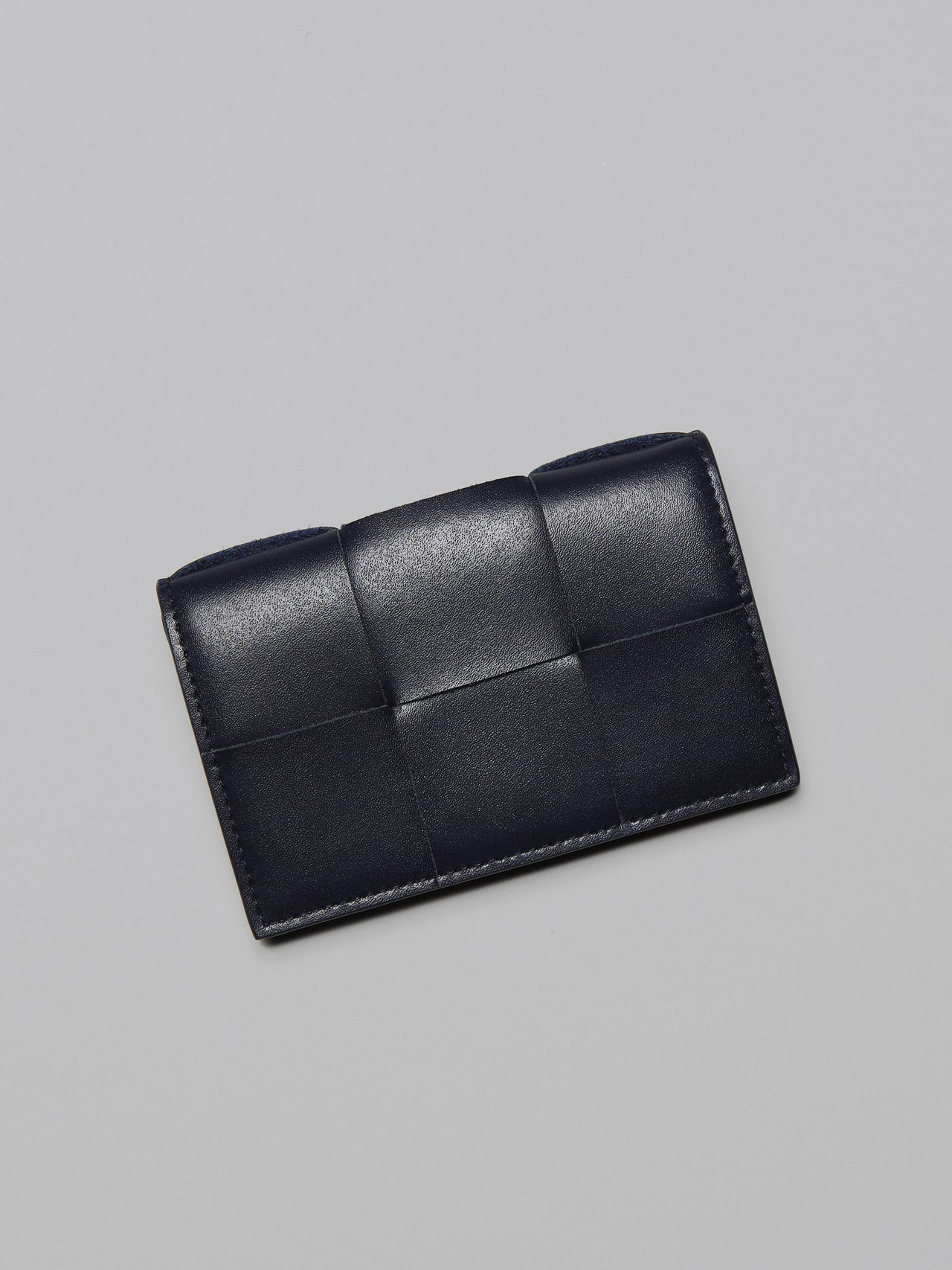 ボッテガ・ヴェネタの革財布「カセット」 ビジネスカードケース