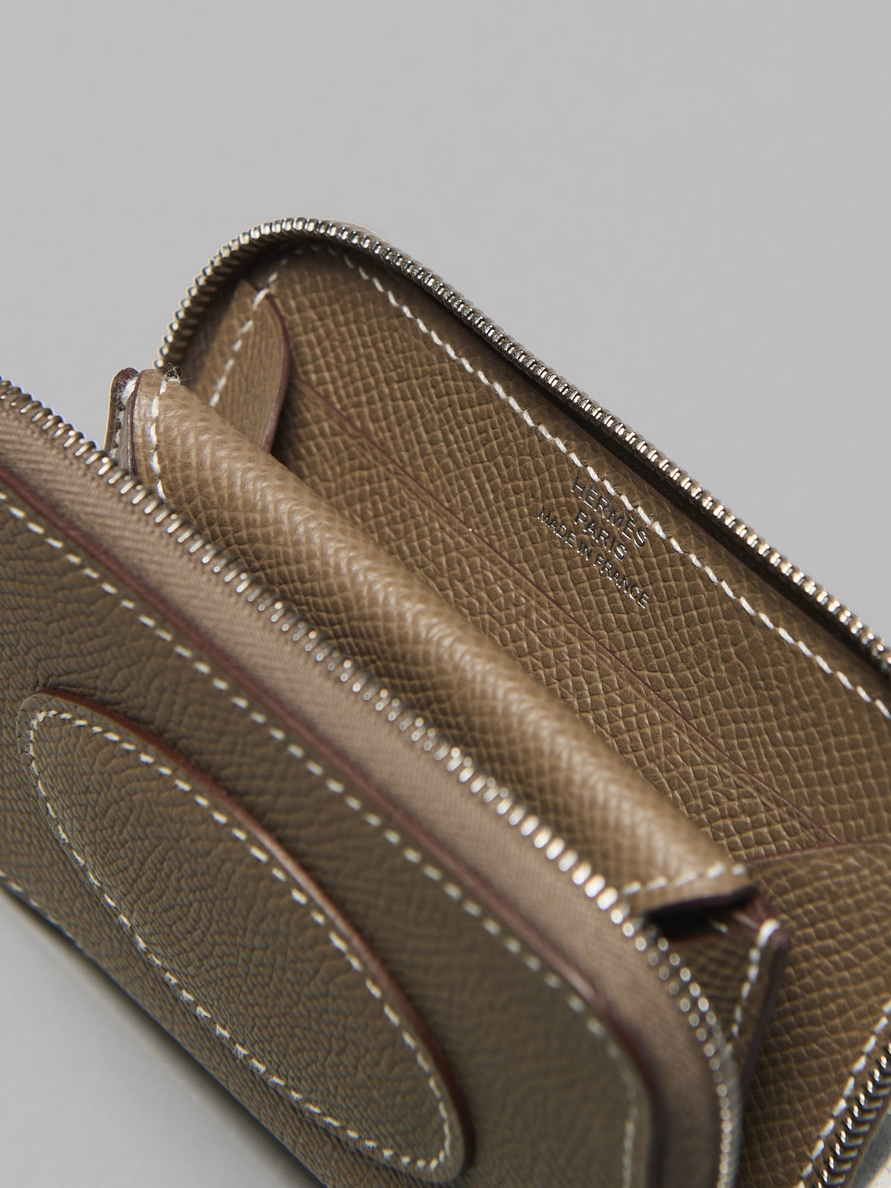 エルメスのレザー財布/コンパクト ウォレット《マカロン》の内側