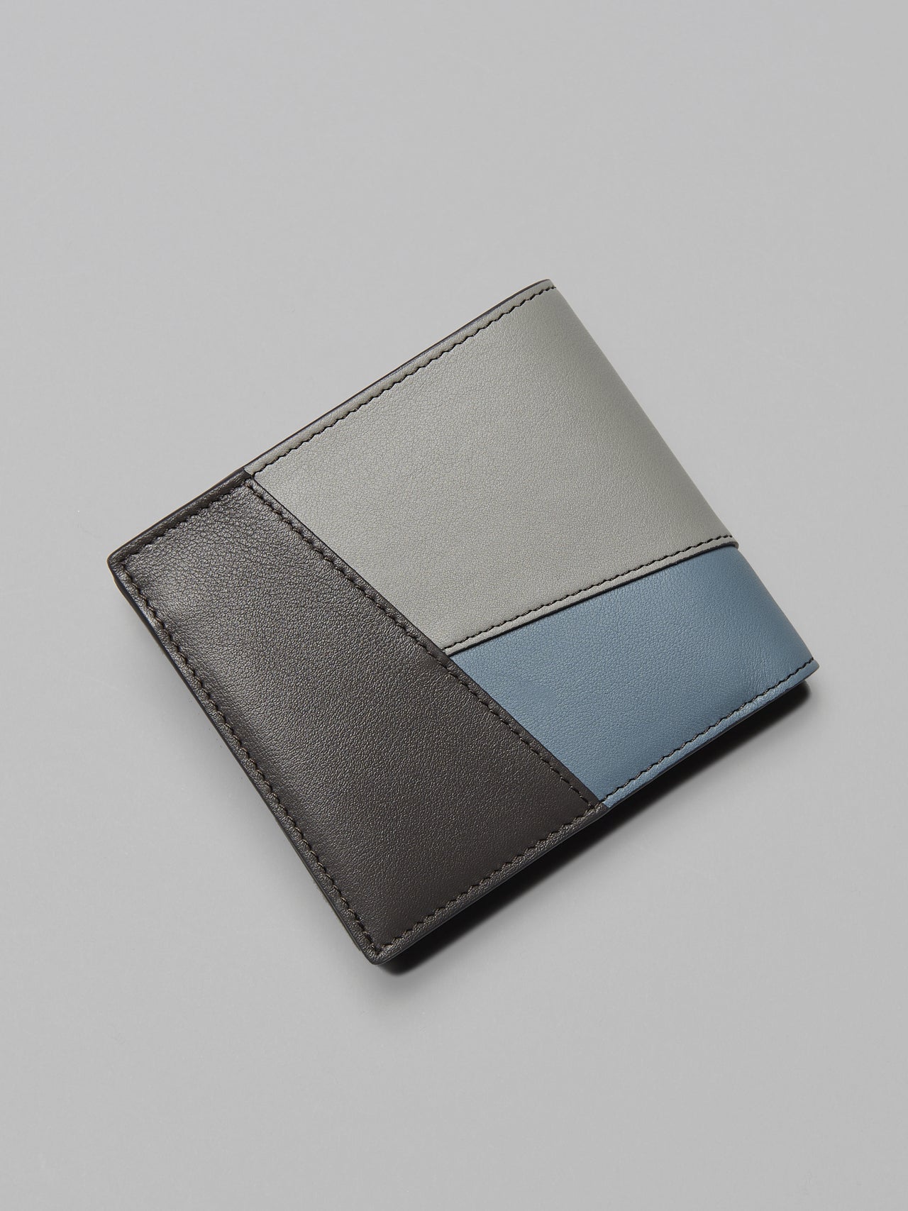 ロエベのレザー財布/パズル バイフォールド コインウォレットの背面